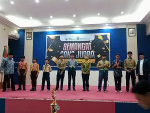 Pemberian penghargaan siswa peraih medali emas