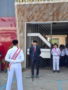 Pembina upacara Bapak Drs. H. Bambang Mulyadi